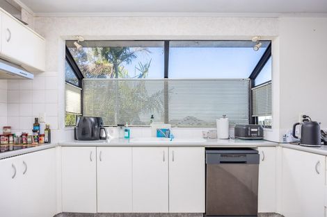 Photo of property in 6 Milwaukee Place, Glendene, Auckland, 0602