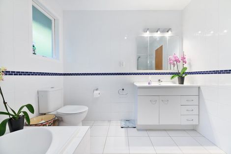 Photo of property in 14 Edgewood Way, Henderson, Auckland, 0612