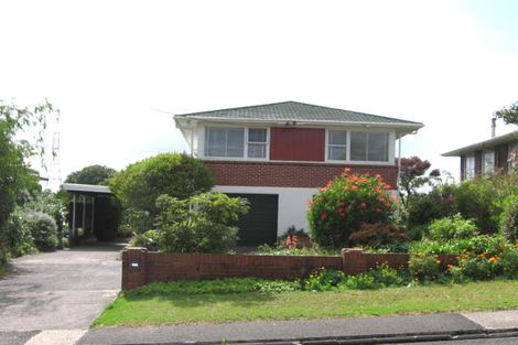 Photo of property in 82 Royal View Road, Te Atatu South, Auckland, 0610
