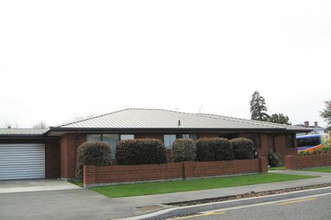 Photo of property in 2/2a Thorrington Road, Cashmere, Christchurch, 8022