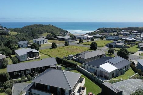 Photo of property in 2 Pipi Place, Baylys Beach, 0377