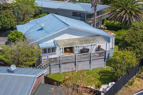 Photo of property in 2/136 Sunset Road, Unsworth Heights, Auckland, 0632
