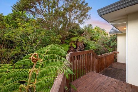 Photo of property in 11 Nottingham Place, Northcross, Auckland, 0630