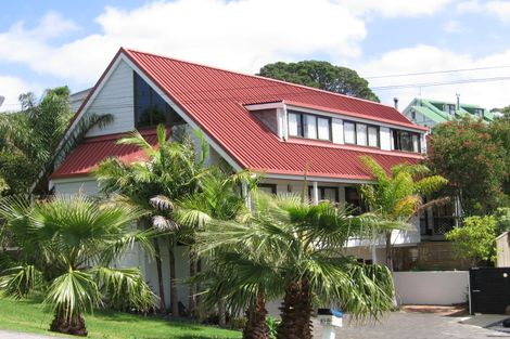 Photo of property in 2/10 Braemar Road, Castor Bay, Auckland, 0620