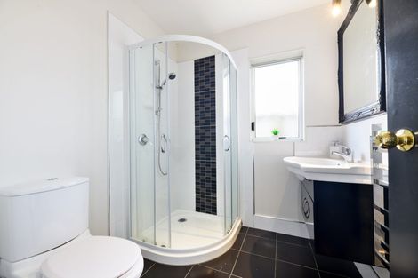 Photo of property in 8 Riverglade Parkway, Te Atatu South, Auckland, 0610