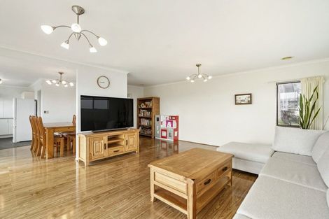 Photo of property in 1/14 Ridge Road, Waiake, Auckland, 0630