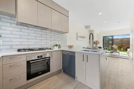 Photo of property in 13/200 Sunnynook Road, Totara Vale, Auckland, 0627