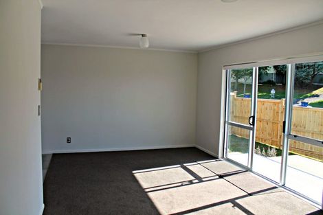 Photo of property in 8 Benchmark Drive, Massey, Auckland, 0614