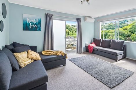 Photo of property in 2/15 Wakely Road, Newlands, Wellington, 6037