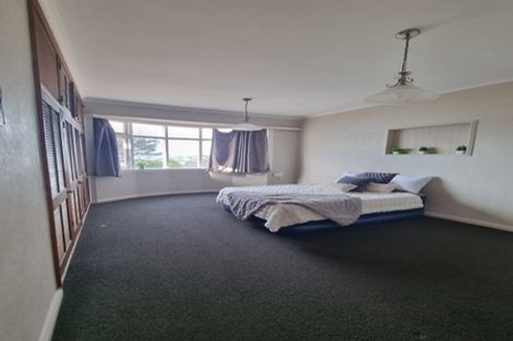 Photo of property in 2 Sugarloaf Road, Brooklyn, Wellington, 6021