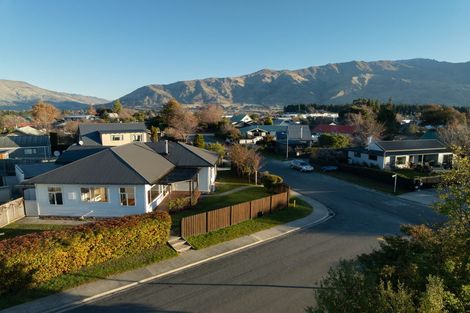 Photo of property in 8 Ragan Lane, Wanaka, 9305