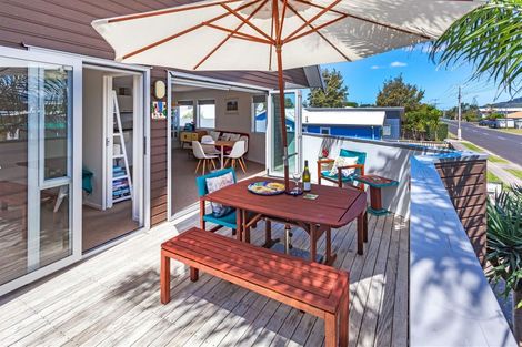 Photo of property in 306 Ocean Road, Whangamata, 3620