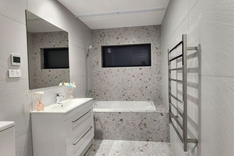 Photo of property in 10 Miramar Place, Pakuranga, Auckland, 2010
