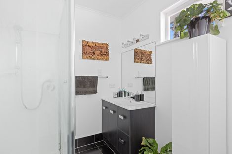 Photo of property in 102 Taikata Road, Te Atatu Peninsula, Auckland, 0610