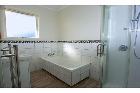 Photo of property in 53 Sandspit Road, Waiuku, 2123