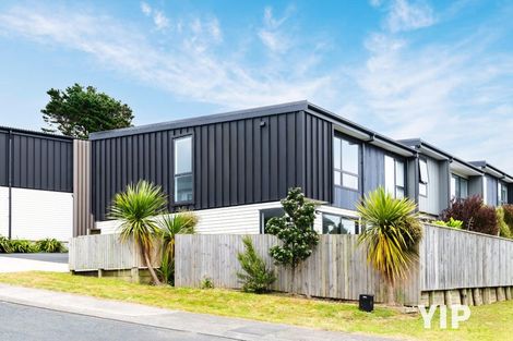 Photo of property in 1/62 Spenmoor Street, Newlands, Wellington, 6037