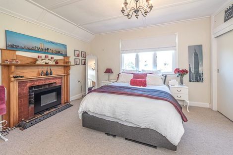 Photo of property in 12 Tarata Street, Saint Johns Hill, Whanganui, 4501