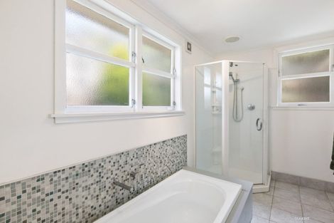 Photo of property in 44 Pinehaven Road, Pinehaven, Upper Hutt, 5019
