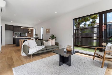 Photo of property in 99c Hillcrest Avenue, Hillcrest, Auckland, 0627