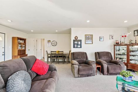 Photo of property in 41a Luckens Road, West Harbour, Auckland, 0618