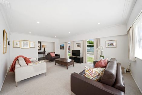 Photo of property in 10 Alf Walker Place, Papakura, 2110