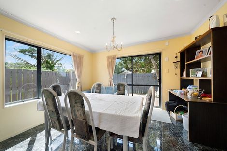 Photo of property in 42a Totara Road, Te Atatu Peninsula, Auckland, 0610