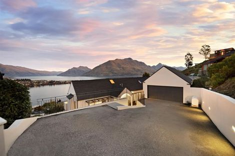 Photo of property in 94 Hensman Road, Queenstown, 9300