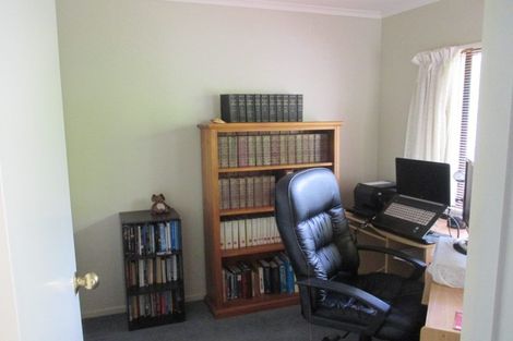 Photo of property in 19 Greenwood Place, Fitzherbert, Palmerston North, 4410