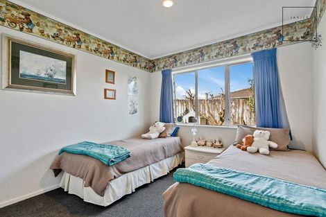 Photo of property in 27 Trossach Place, Wattle Downs, Auckland, 2103