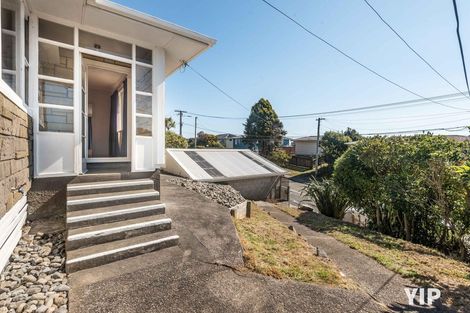 Photo of property in 11 Link Road, Newlands, Wellington, 6037