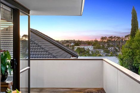 Photo of property in 1/14a Richards Avenue, Forrest Hill, Auckland, 0620