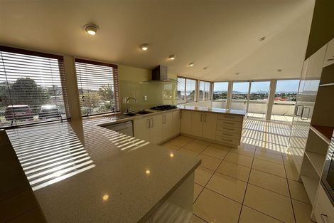 Photo of property in 23 Bernleigh Terrace, West Harbour, Auckland, 0618