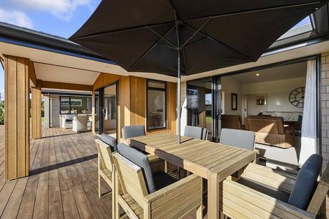 Photo of property in 132 Henwood Road, Paraite, New Plymouth, 4372