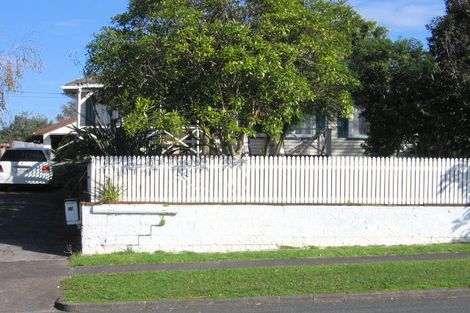 Photo of property in 14 Christmas Road, Manurewa, Auckland, 2102
