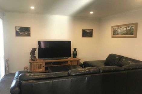Photo of property in 17 Perla Road, Pukekohe, 2120