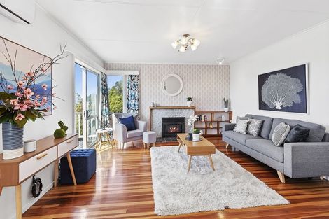 Photo of property in 6 Salford Street, Newlands, Wellington, 6037