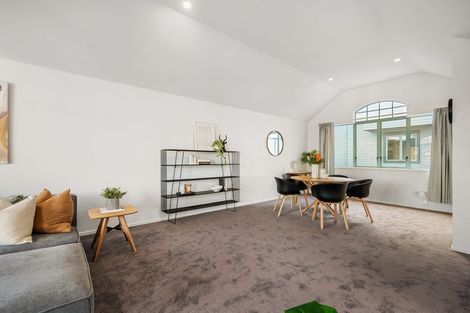 Photo of property in 93a Kelburn Parade, Kelburn, Wellington, 6012