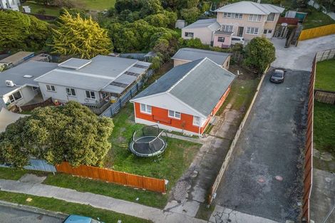 Photo of property in 8 Takapuwahia Drive, Takapuwahia, Porirua, 5022