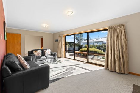 Photo of property in 5b Truby King Street, Merrilands, New Plymouth, 4312