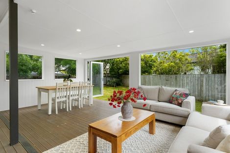 Photo of property in 19 Peppertree Glade, Kelvin Grove, Palmerston North, 4414