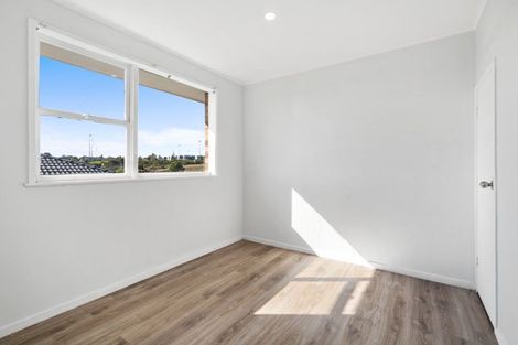Photo of property in 9/85 Edmonton Road, Henderson, Auckland, 0612