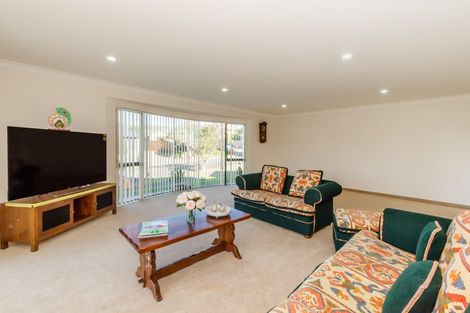 Photo of property in 2 Millennium Hill, Paraparaumu, 5032