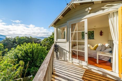 Photo of property in 46 Fortification Road, Karaka Bays, Wellington, 6022