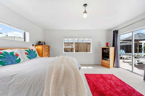 Photo of property in 31 Centreway Road, Orewa, 0931