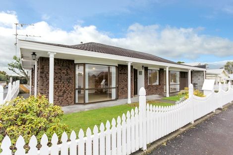 Photo of property in 19 Paynters Avenue, Strandon, New Plymouth, 4312