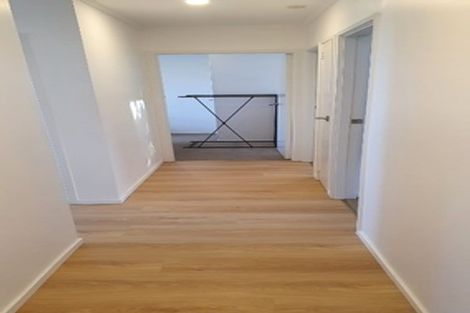 Photo of property in 16 Kemp Road, Massey, Auckland, 0614