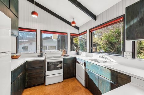 Photo of property in 8 Freemans Way, Pinehaven, Upper Hutt, 5019