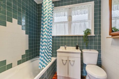 Photo of property in 34 Montgomery Avenue, Karori, Wellington, 6012