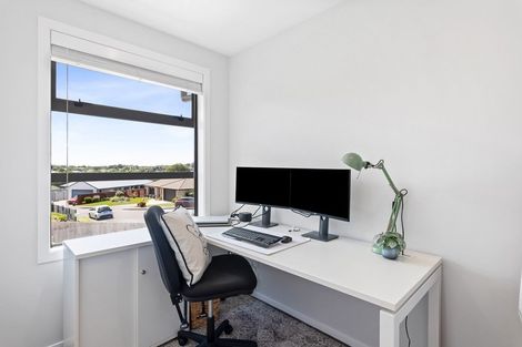 Photo of property in 6 Lambert Way, Paraparaumu, 5032