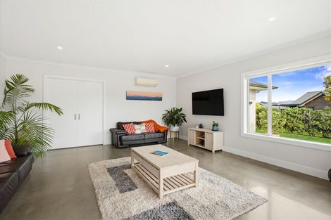 Photo of property in 14 Topping Place, Whitianga, 3510